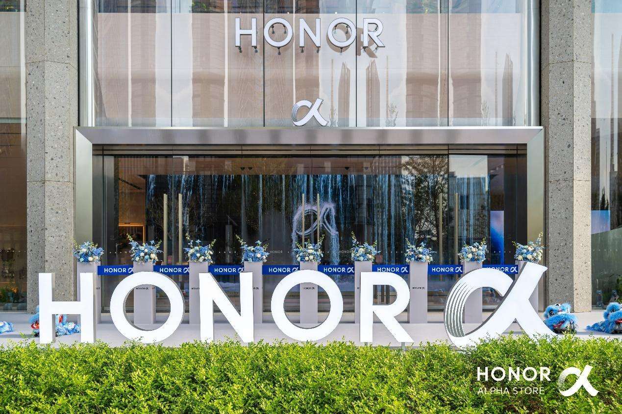 科氪｜打造AI终端生态“全球会客厅”：荣耀阿尔法全球旗舰店落地深圳湾